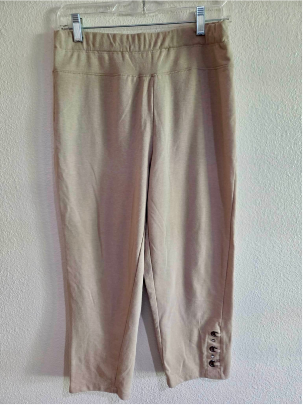 Onque Casual Women’s Grommet Rhinestone Trim Capri Pants Tan Khaki Medium W-227
